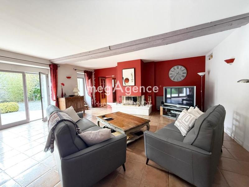 Maison - 210 m² - 7 pièces