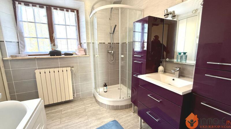 Maison - 240 m² - 9 pièces