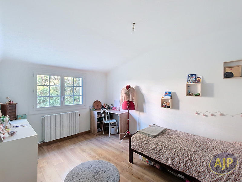 Maison - 214 m² - 9 pièces