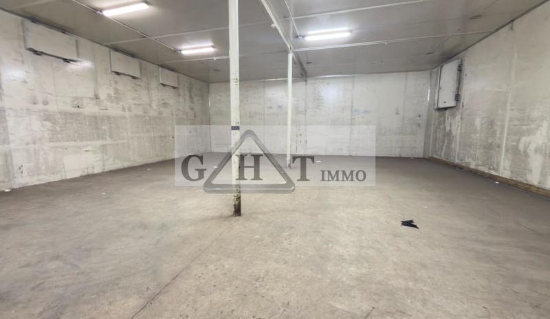 Entrepôt - 1 965 m²