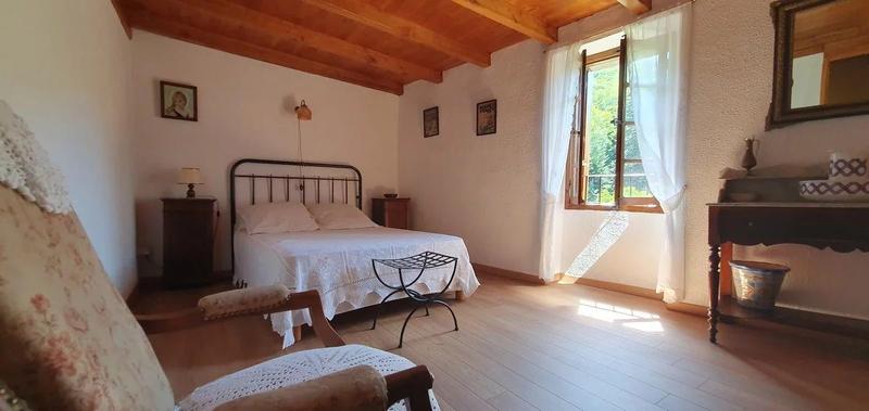 Maison traditionnelle - 100 m² - 5 pièces