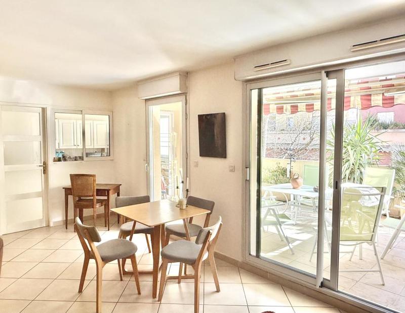 Appartement - 75 m² - 3 pièces