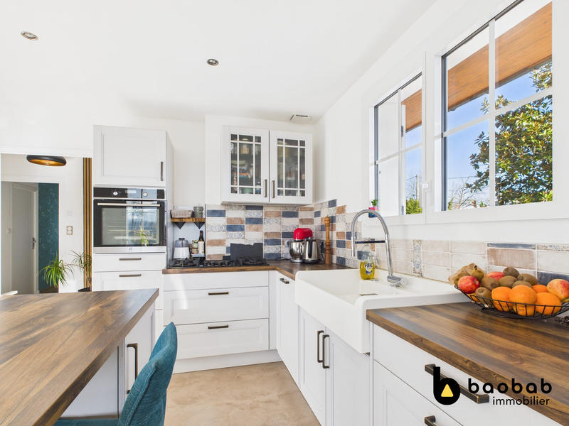 Maison traditionnelle - 240 m² - 7 pièces