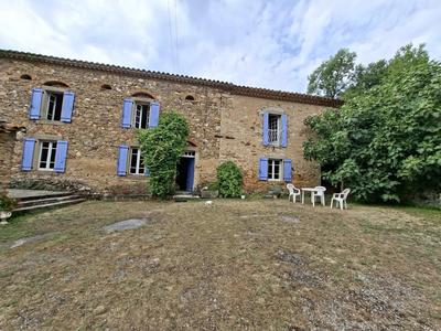 Maison - 225 m² - 7 pièces