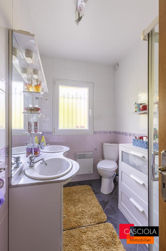 Maison - 212 m² - 9 pièces