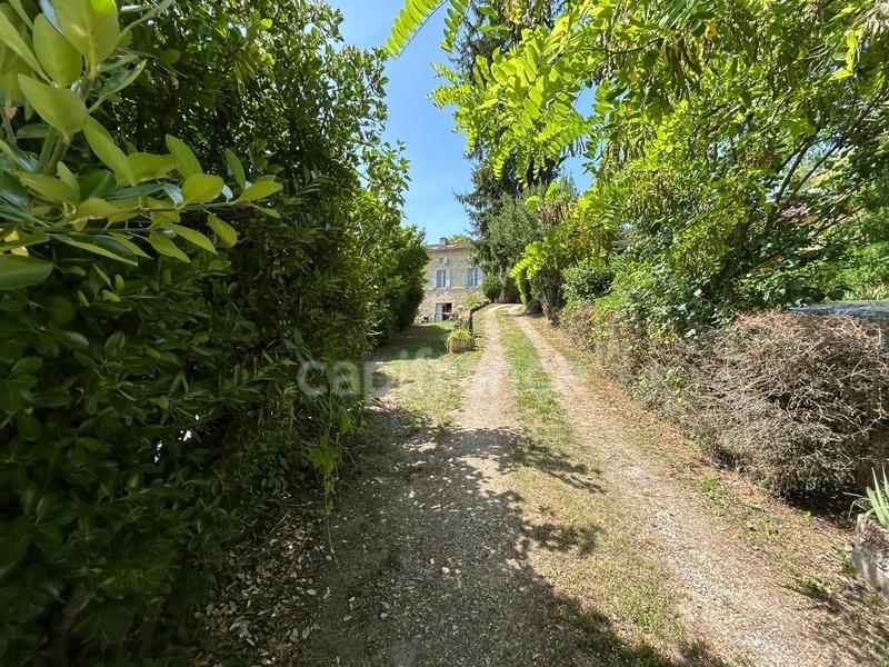 Maison - 466 m² - 17 pièces