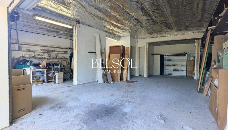 Maison traditionnelle - 230 m² - 7 pièces