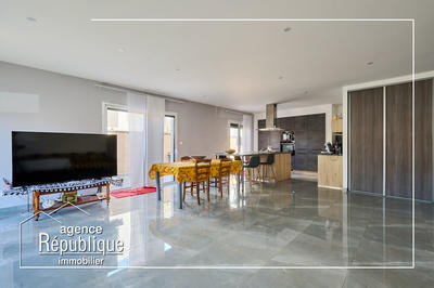 Maison - 135 m² - 5 pièces