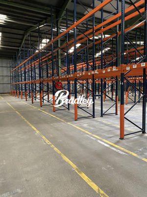 Entrepôt - 12 565 m²