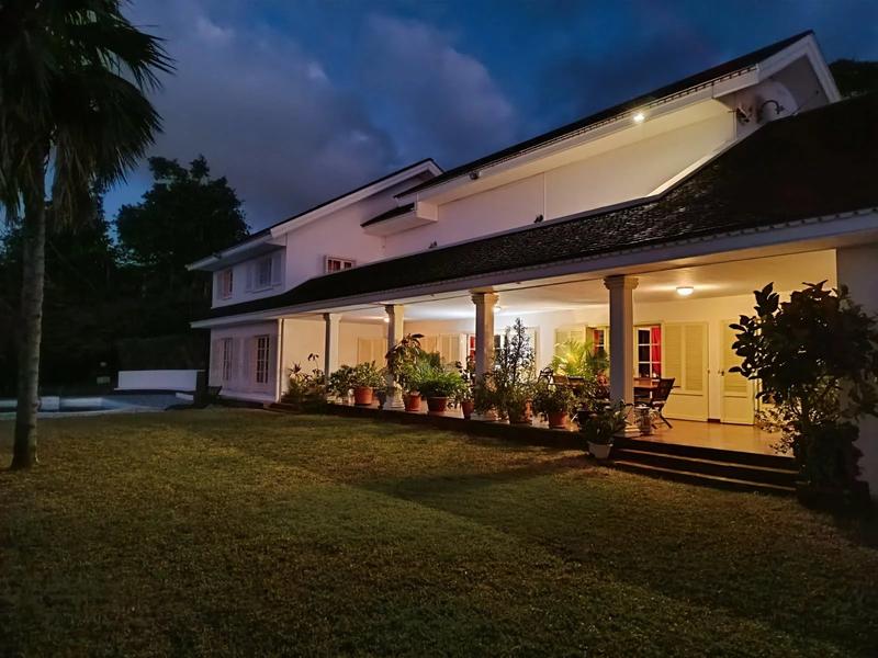 Villa - 350 m² - 8 pièces