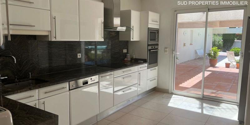 Villa - 216 m² - 6 pièces