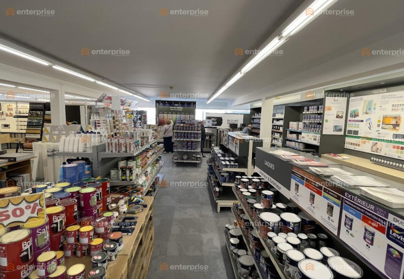 Local commercial - 2 500 m²