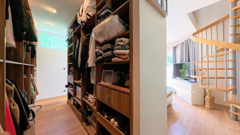 Maison - 215 m² - 9 pièces