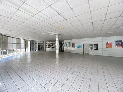 Local commercial - 1 900 m²