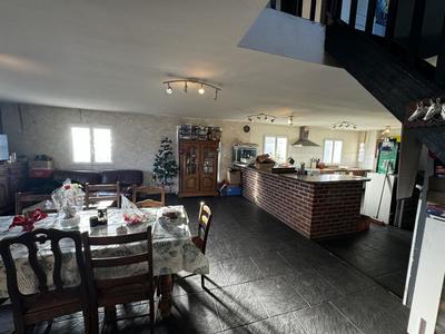 Maison - 163 m² - 8 pièces