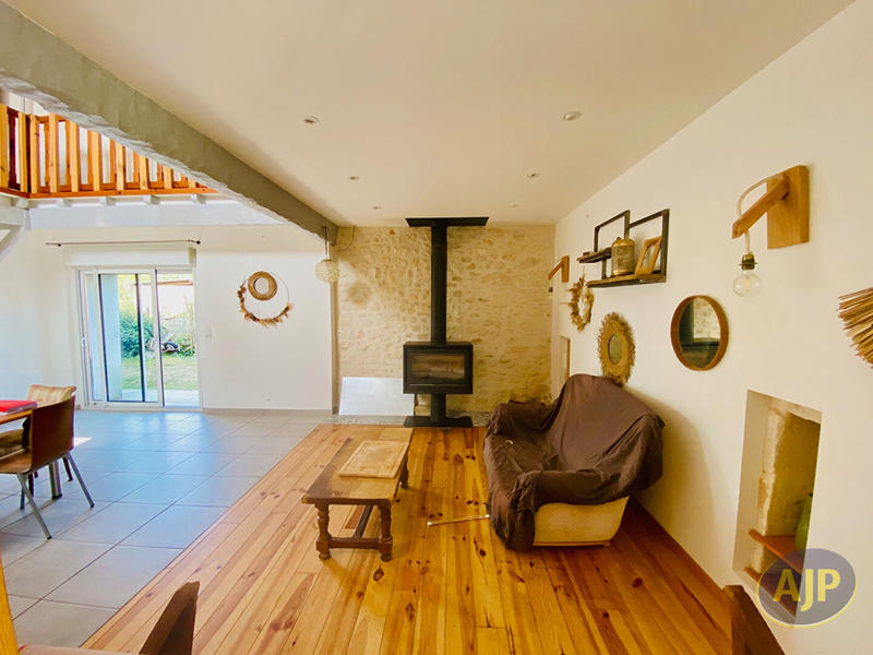 Maison - 211 m² - 7 pièces