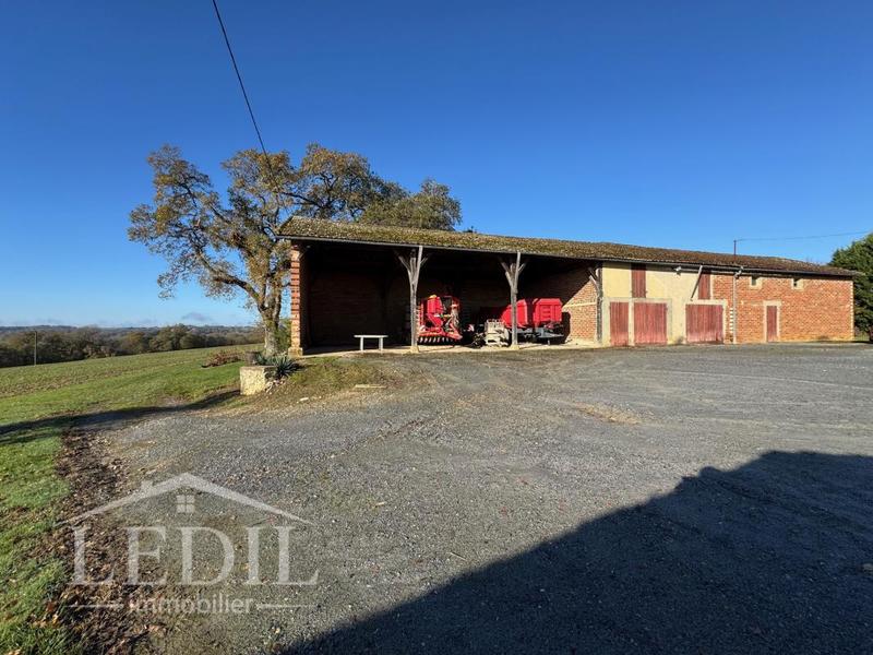 Propriété - 310 m² - 9 pièces