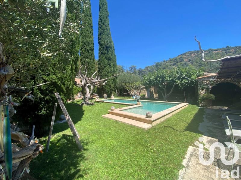 Maison - 256 m² - 9 pièces