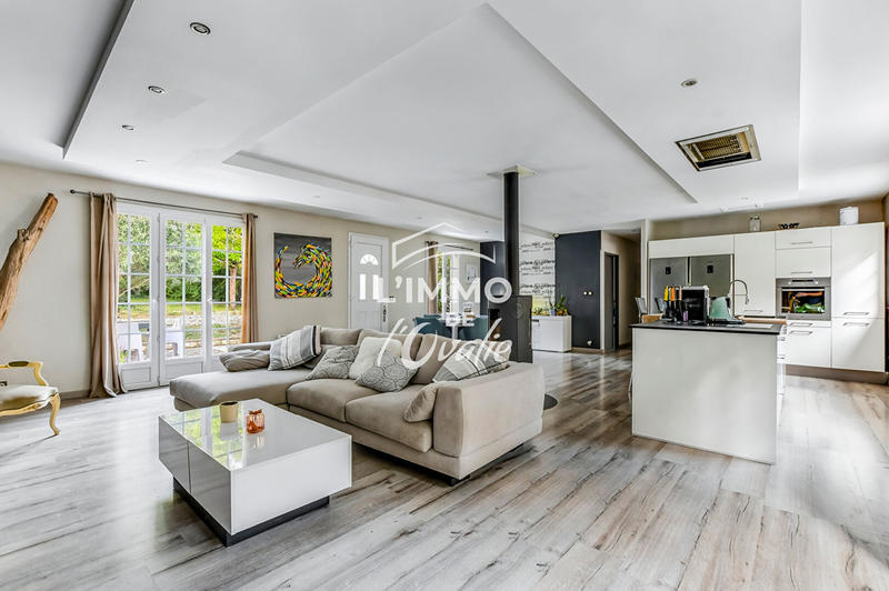 Maison - 234 m² - 7 pièces