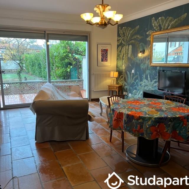 Chambre - 9 m² - 1 pièce