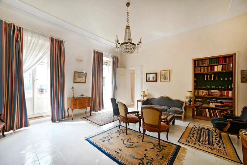 Appartement - 220 m² - 5 pièces