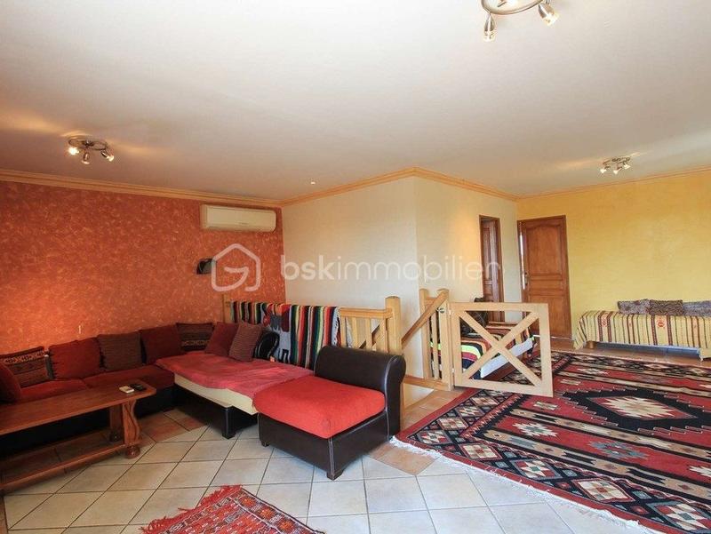 Propriété - 368 m² - 14 pièces