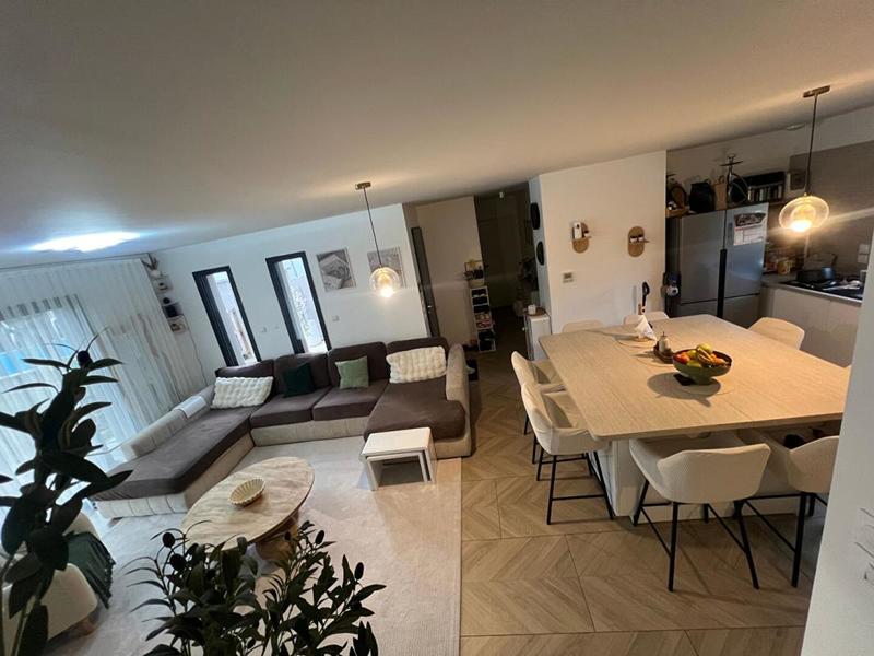 Maison - 96 m² - 4 pièces