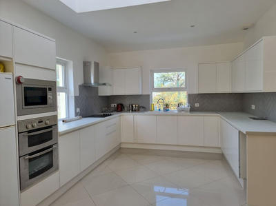 Maison - 284 m² - 8 pièces