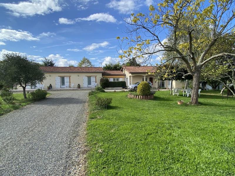 Maison - 198 m² - 8 pièces