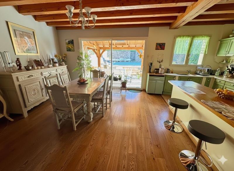 Maison traditionnelle - 175 m² - 9 pièces