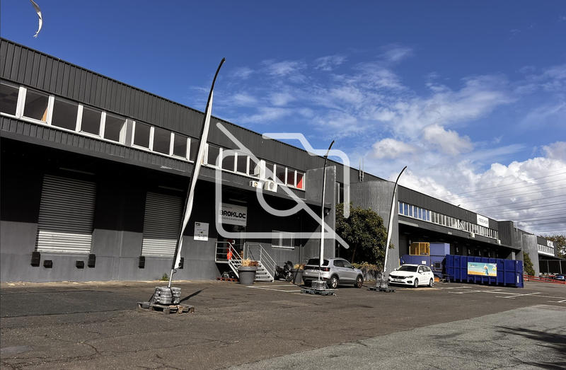 Entrepôt - 6 871 m²