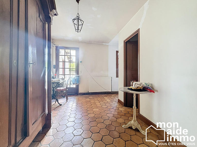 Maison - 240 m² - 8 pièces