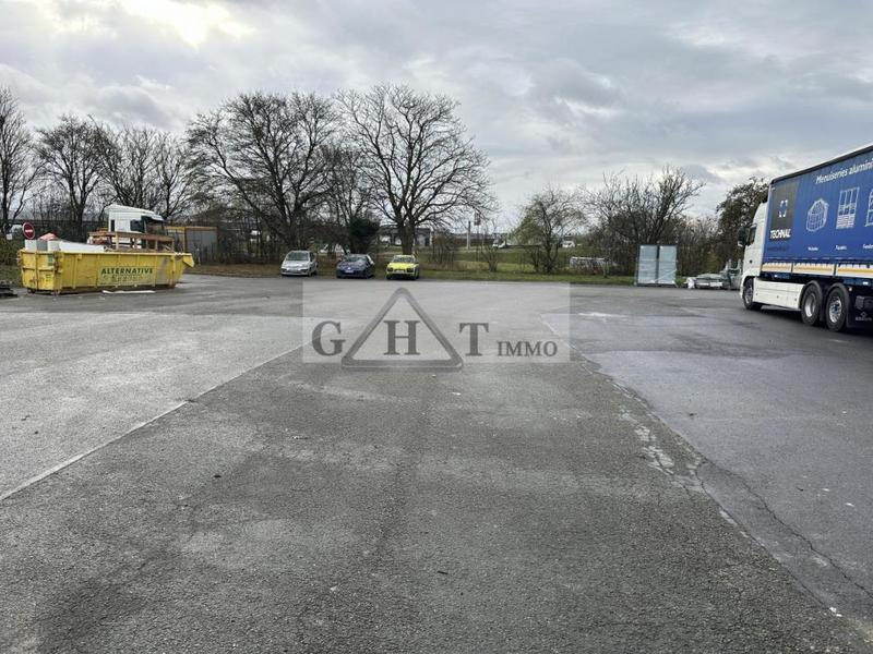 Entrepôt - 1 500 m²