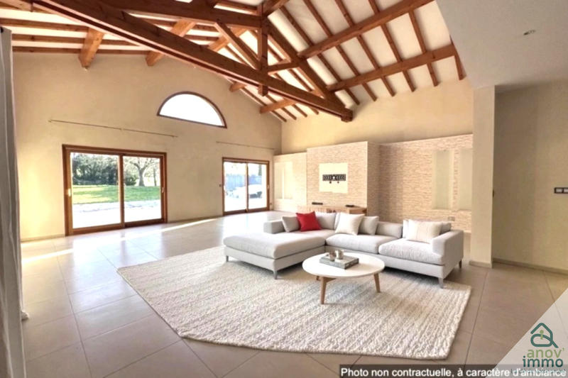 Propriété - 337 m² - 5 pièces