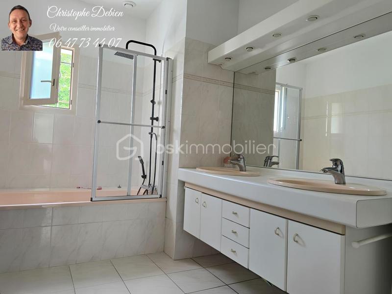 Maison traditionnelle - 207 m² - 7 pièces