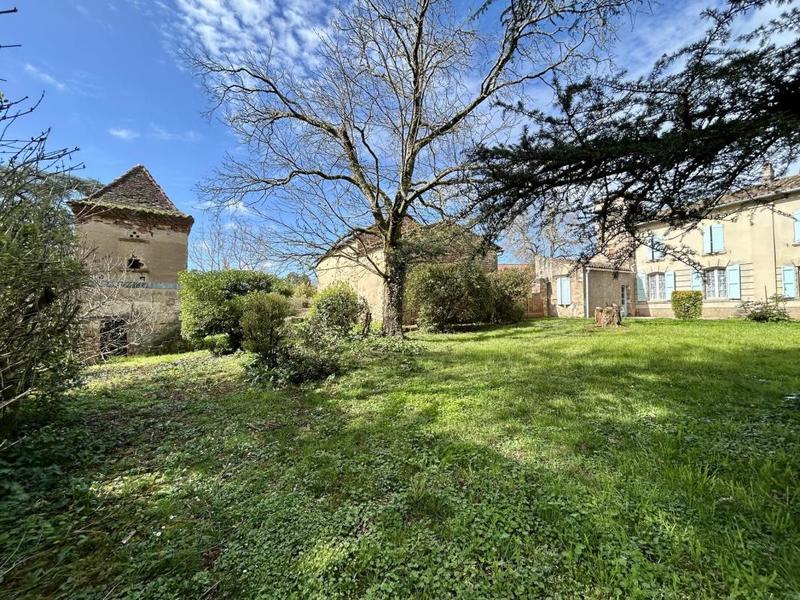 Propriété - 579 m² - 17 pièces