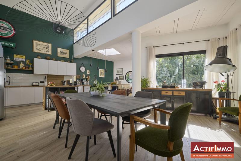 Maison contemporaine - 250 m² - 7 pièces