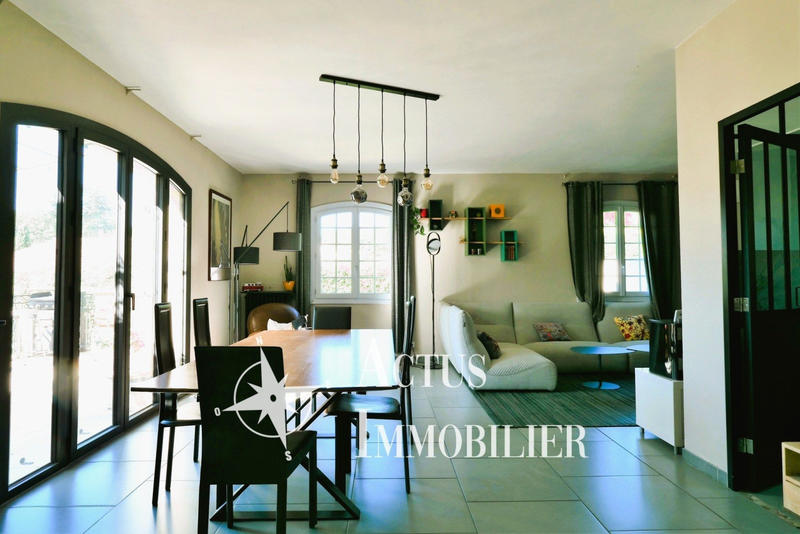 Maison - 227 m² - 10 pièces