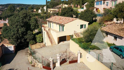 Villa - 197 m² - 6 pièces