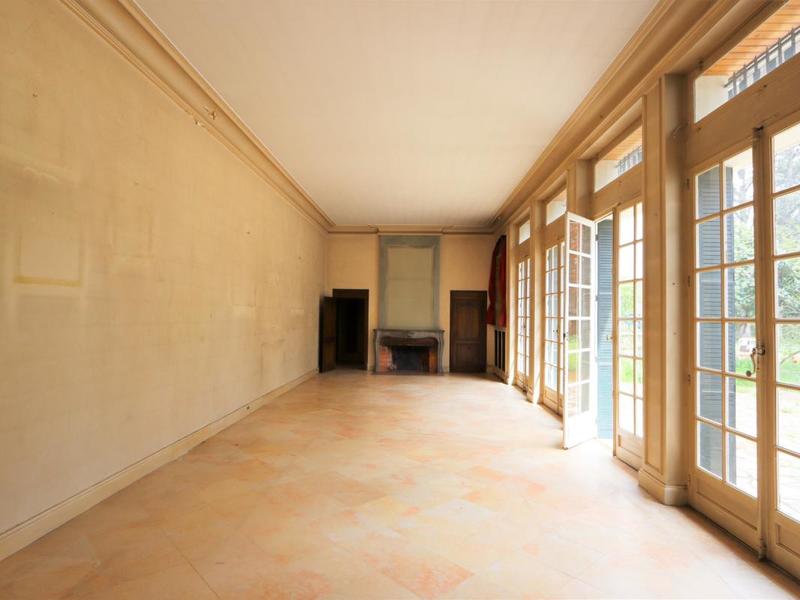 Maison - 247 m² - 7 pièces