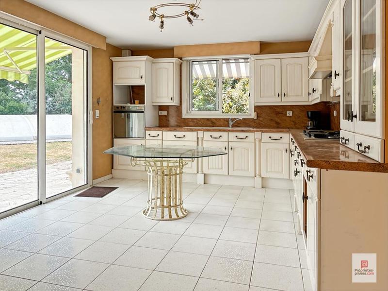 Maison - 213 m² - 8 pièces