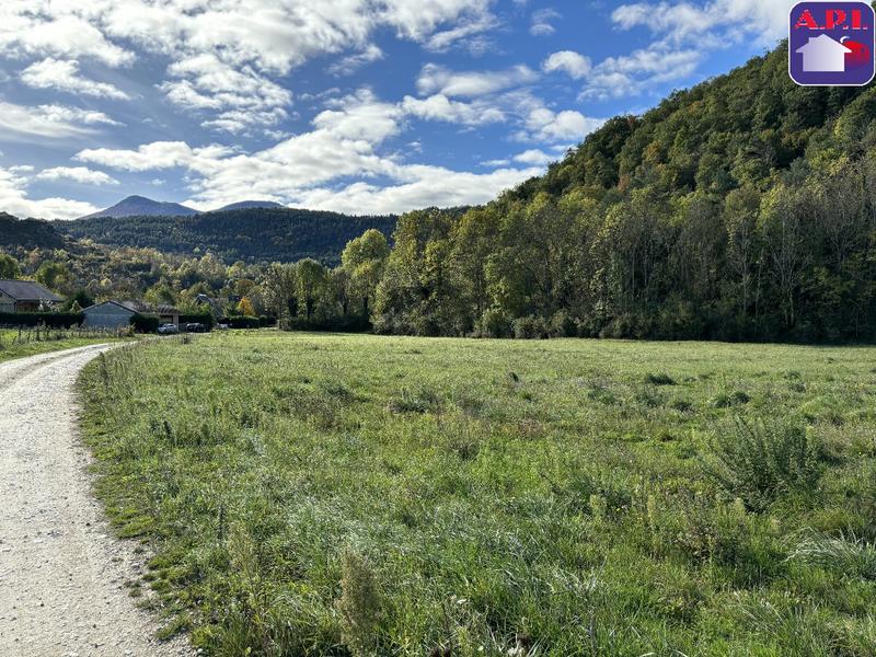 Terrain constructible - 1 679 m²