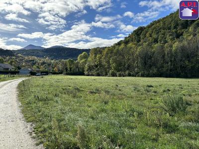 Terrain constructible - 1 679 m²