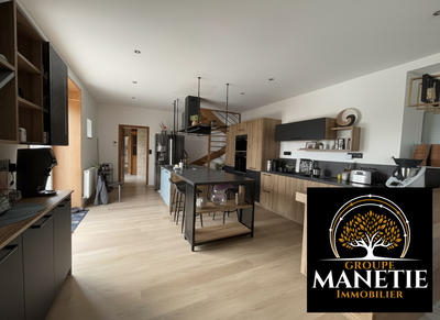 Maison - 226 m² - 8 pièces