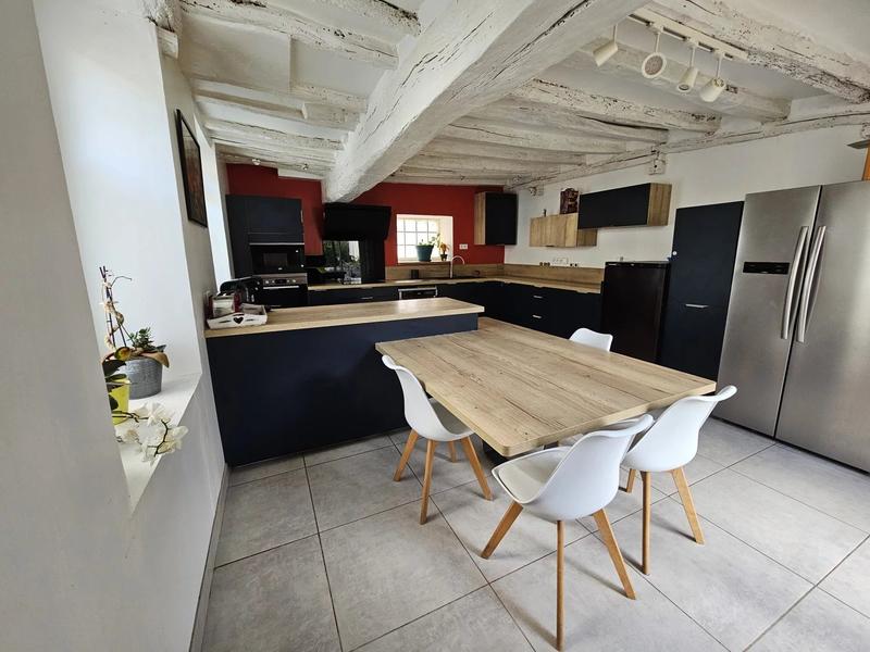 Maison traditionnelle - 180 m² - 9 pièces