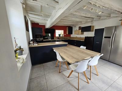 Maison traditionnelle - 180 m² - 9 pièces