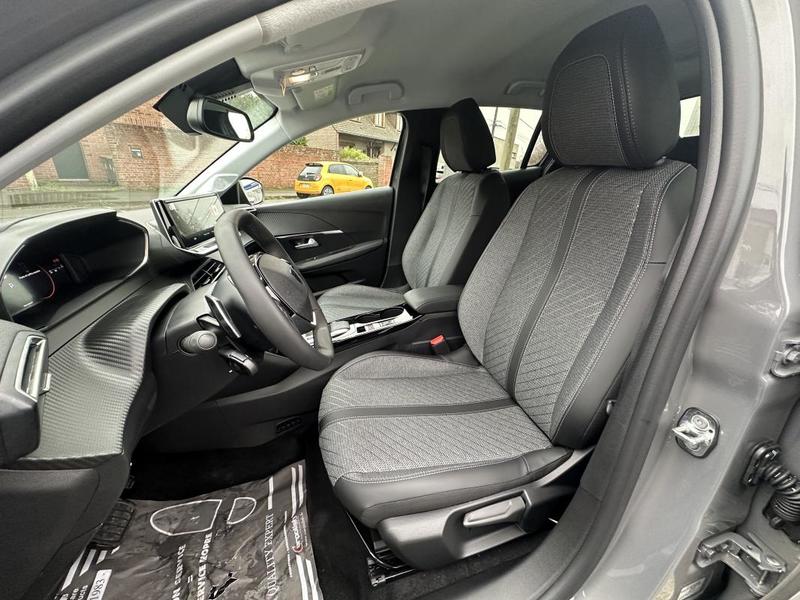 Peugeot 208 Allure Hybrid 110 e-Dcs6