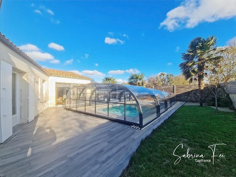 Maison - 235 m² - 7 pièces