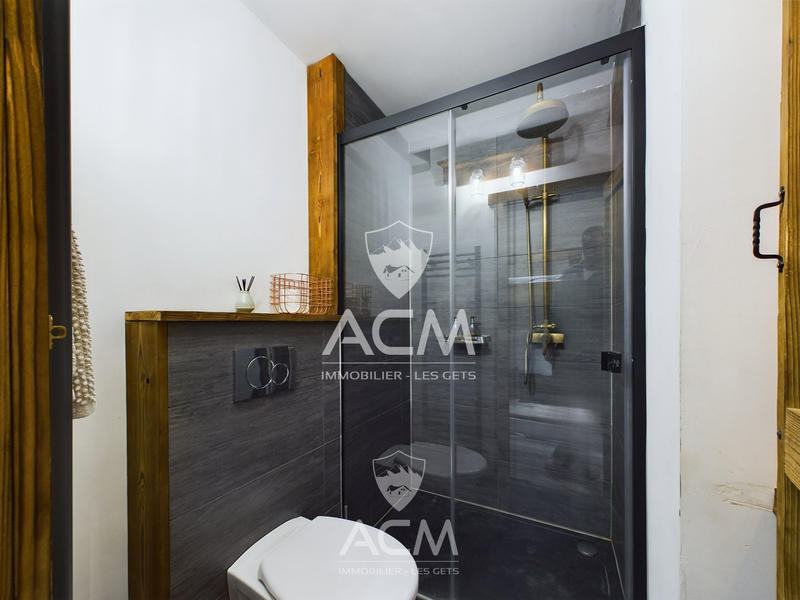 Châlet - 310 m² - 14 pièces