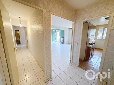 Appartement - 84 m² - 4 pièces